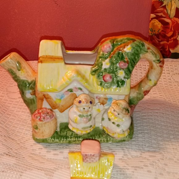 GIRLS YELLOW AND GREEN APPLE AND DUMPLINGS CERAMIC TEA SET - Picture 6 of 12